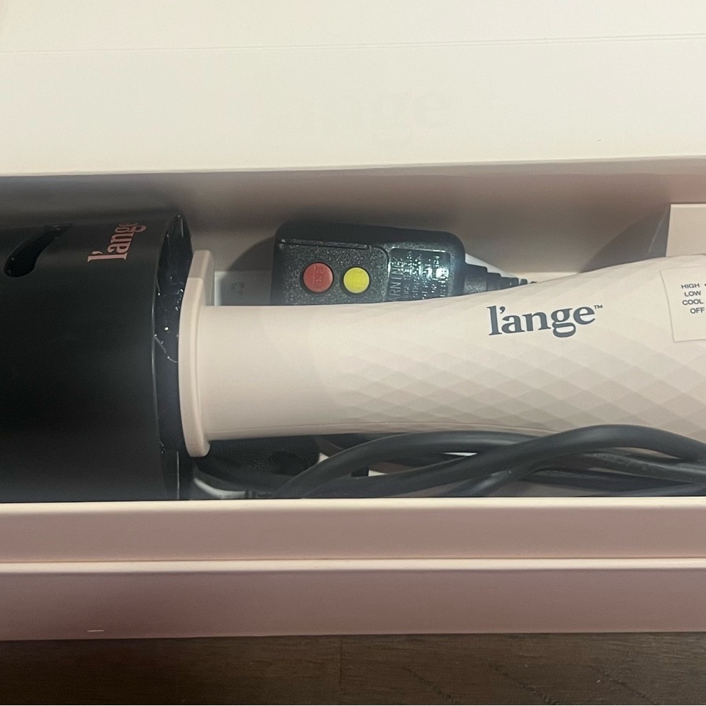L'ange Hair Styling Tool 
Le Volume Elevé 65MM.  Blush colour